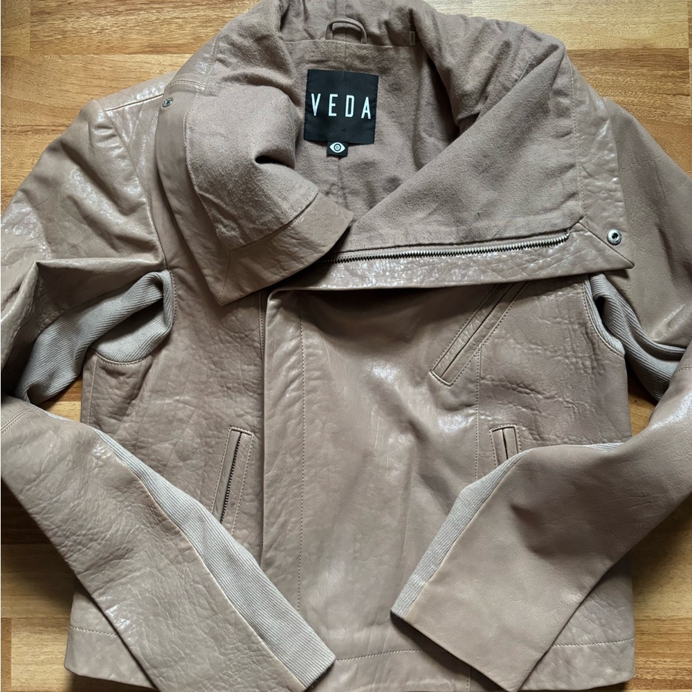 VEDA Women's Tan Leather Jacket